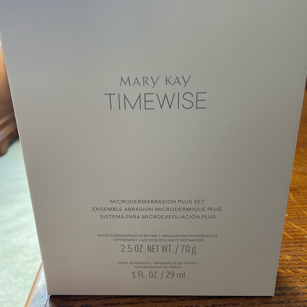 Mary Kay TimeWise Set – White & Silver Accents